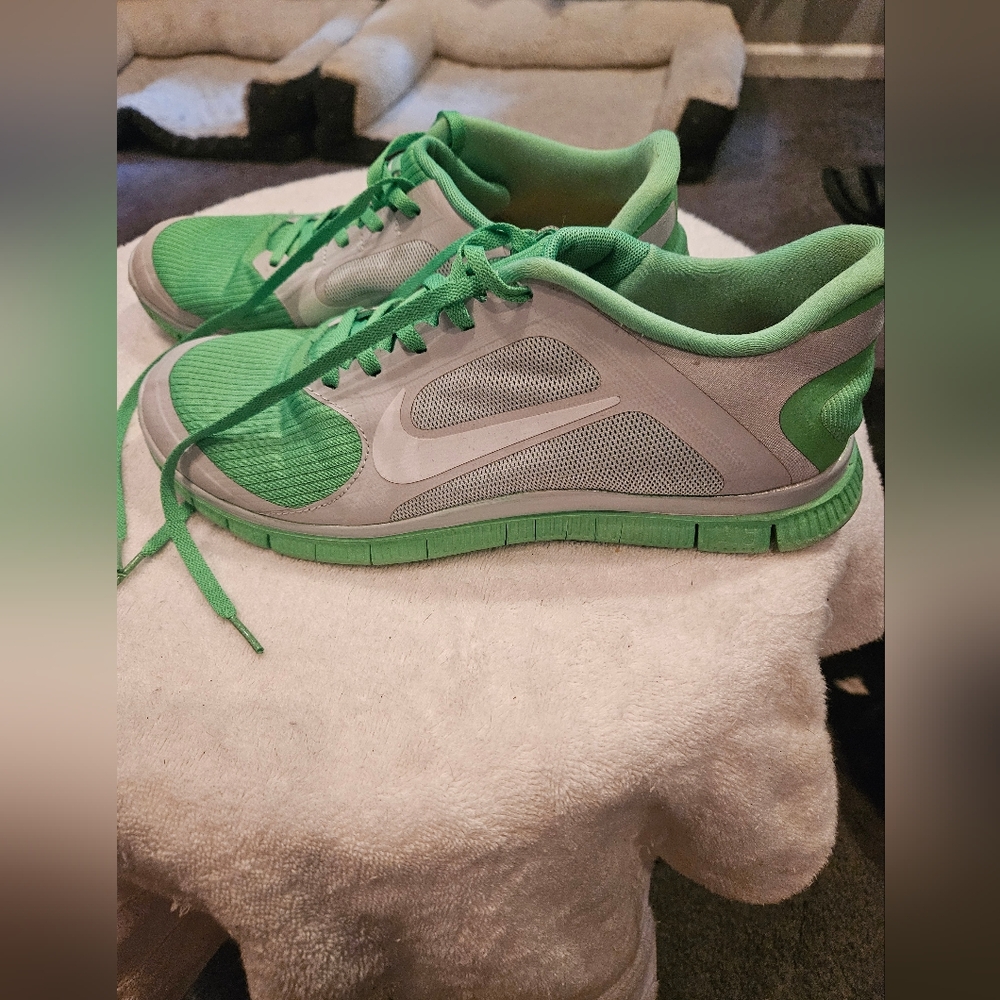 NIKE FREE 4.0 SNEAKERS